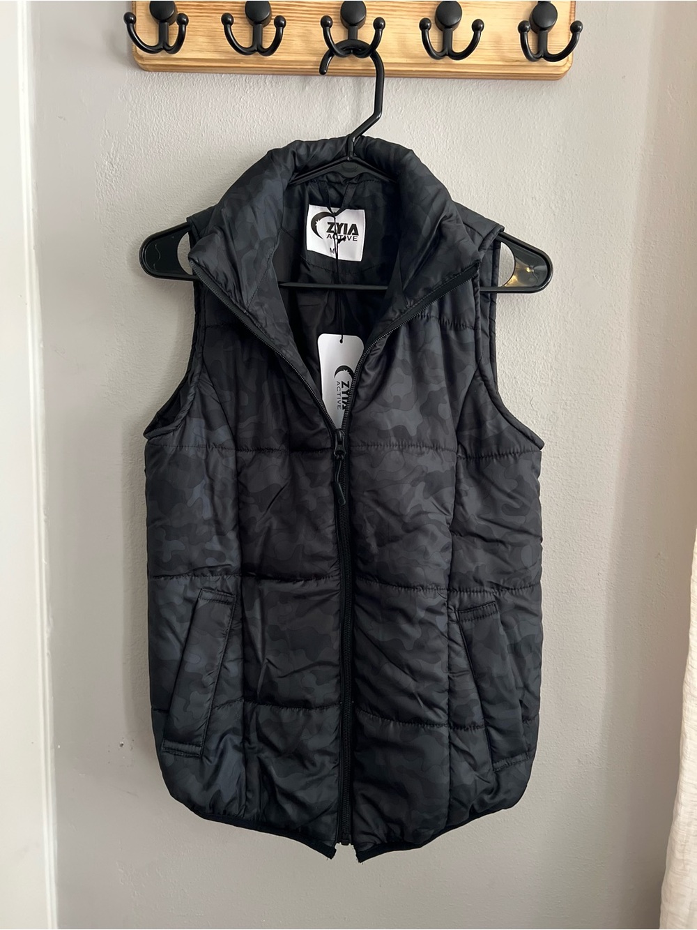 Women’s Zyia Active Black Camo Quilted Puffer Vest NWT